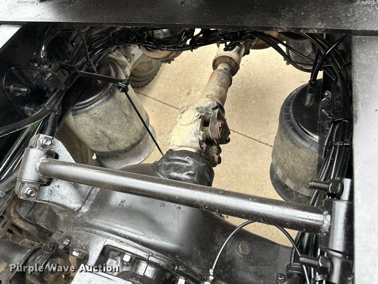 image for item LR9340 2005 Freightliner  Columbia semi truck