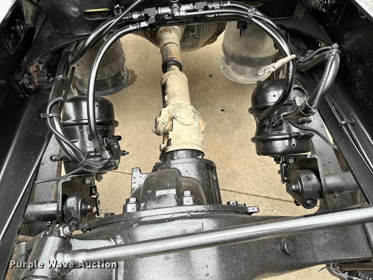 image for item LR9340 2005 Freightliner  Columbia semi truck