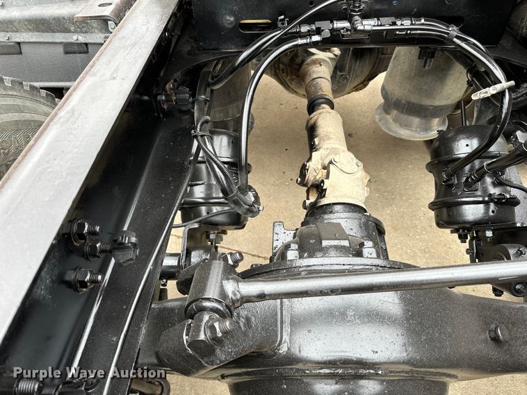 image for item LR9340 2005 Freightliner  Columbia semi truck