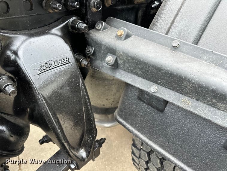 image for item LR9340 2005 Freightliner  Columbia semi truck