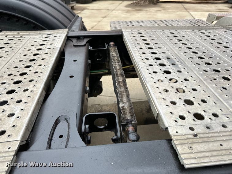image for item LR9340 2005 Freightliner  Columbia semi truck