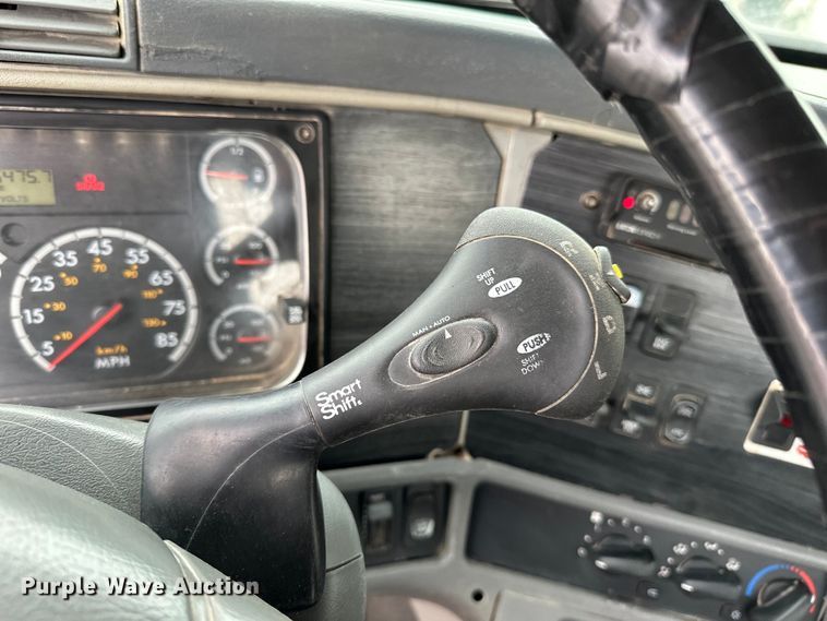 image for item LR9340 2005 Freightliner  Columbia semi truck