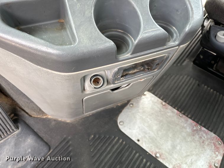 image for item LR9340 2005 Freightliner  Columbia semi truck