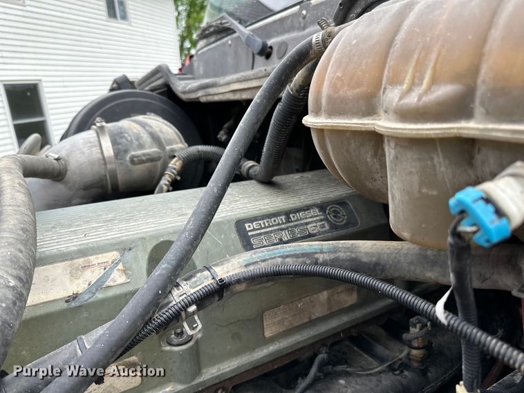 image for item LR9340 2005 Freightliner  Columbia semi truck