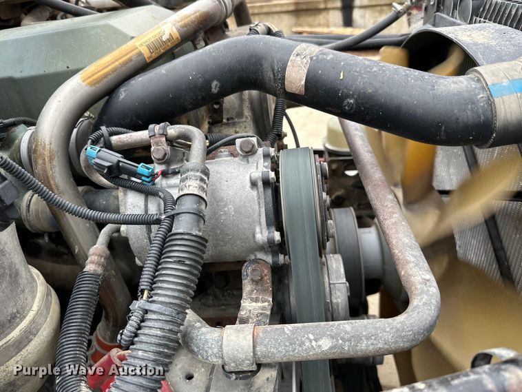 image for item LR9340 2005 Freightliner  Columbia semi truck