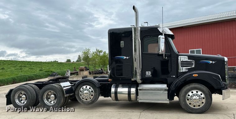 image for item LR9341 2011 Freightliner  Coronado semi truck