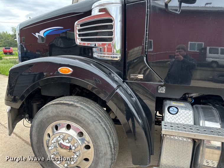image for item LR9341 2011 Freightliner  Coronado semi truck