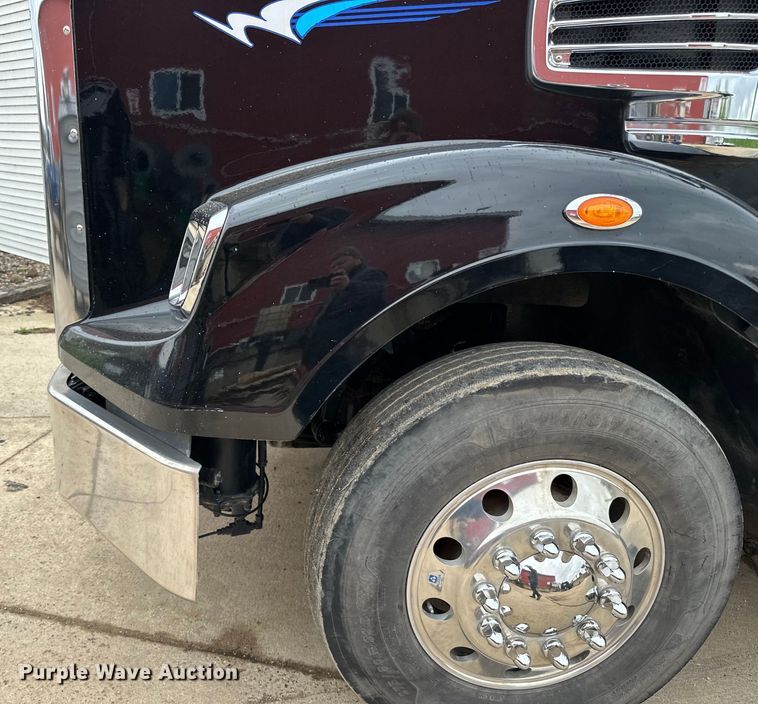 image for item LR9341 2011 Freightliner  Coronado semi truck