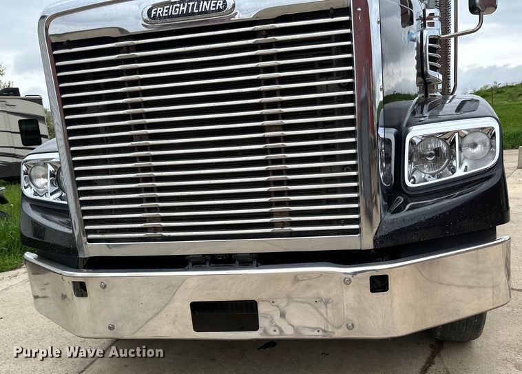image for item LR9341 2011 Freightliner  Coronado semi truck