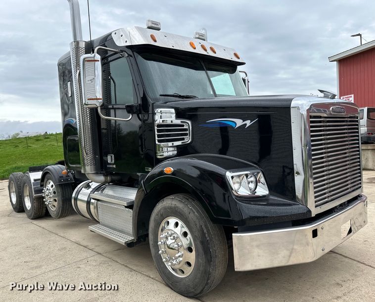 image for item LR9341 2011 Freightliner  Coronado semi truck