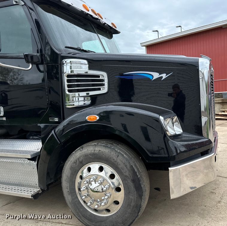 image for item LR9341 2011 Freightliner  Coronado semi truck