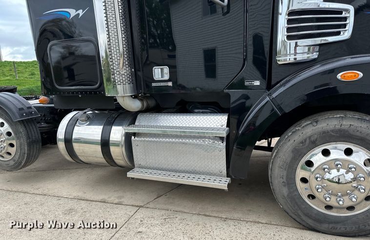 image for item LR9341 2011 Freightliner  Coronado semi truck