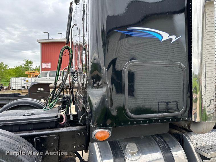 image for item LR9341 2011 Freightliner  Coronado semi truck