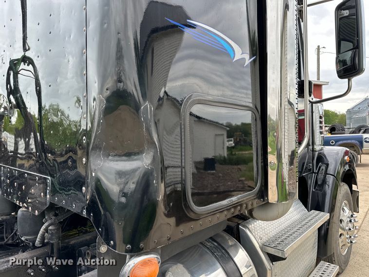 image for item LR9341 2011 Freightliner  Coronado semi truck