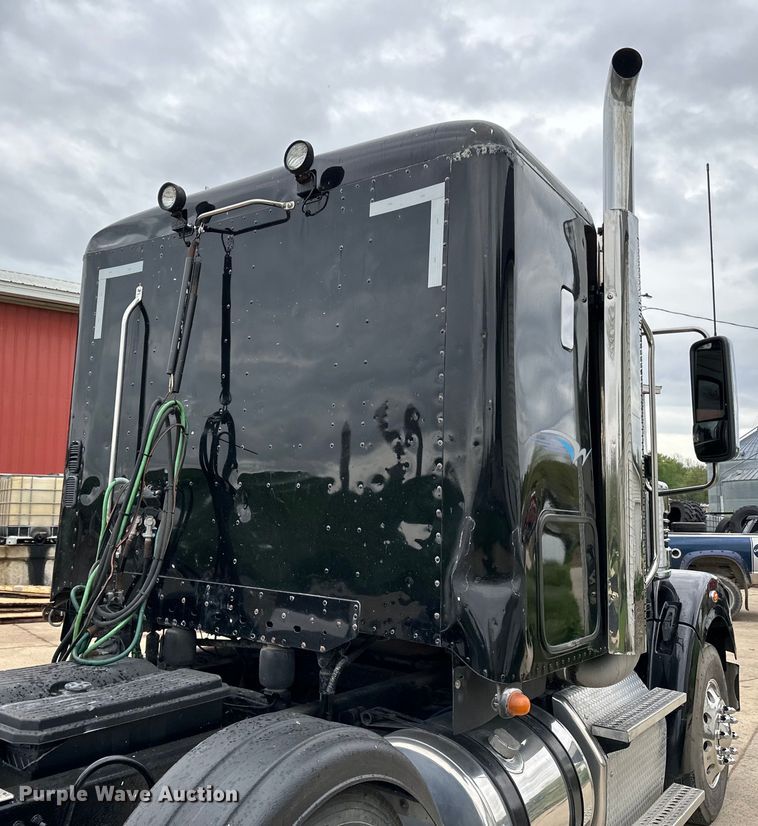 image for item LR9341 2011 Freightliner  Coronado semi truck
