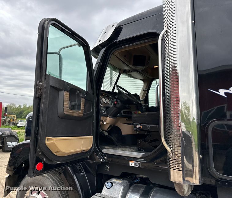 image for item LR9341 2011 Freightliner  Coronado semi truck