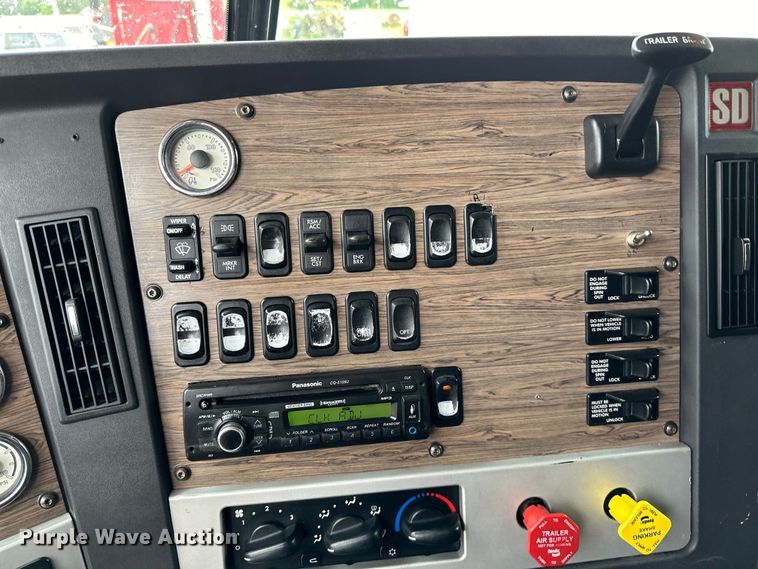 image for item LR9341 2011 Freightliner  Coronado semi truck