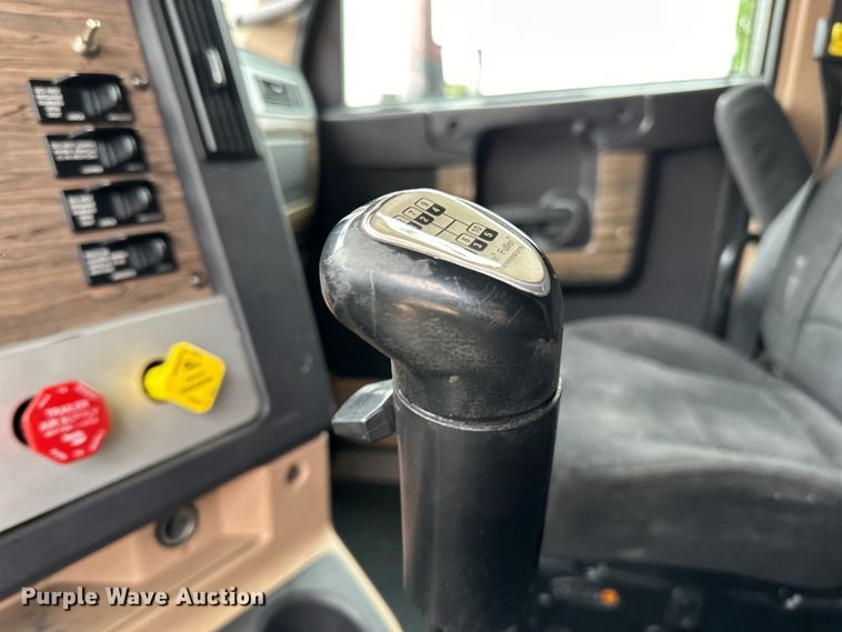 image for item LR9341 2011 Freightliner  Coronado semi truck