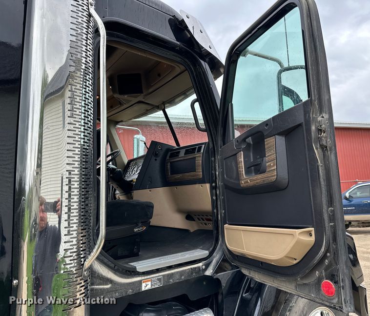image for item LR9341 2011 Freightliner  Coronado semi truck