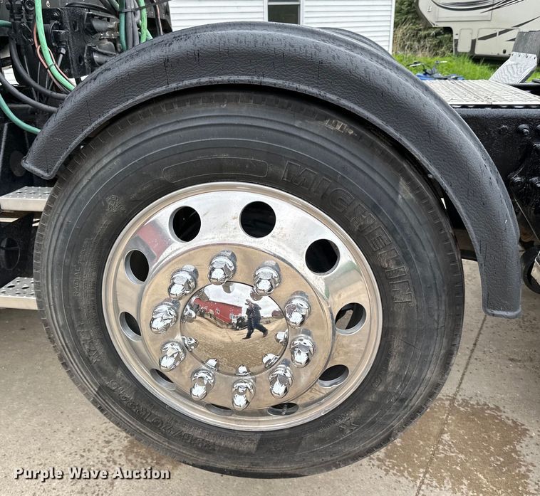 image for item LR9341 2011 Freightliner  Coronado semi truck