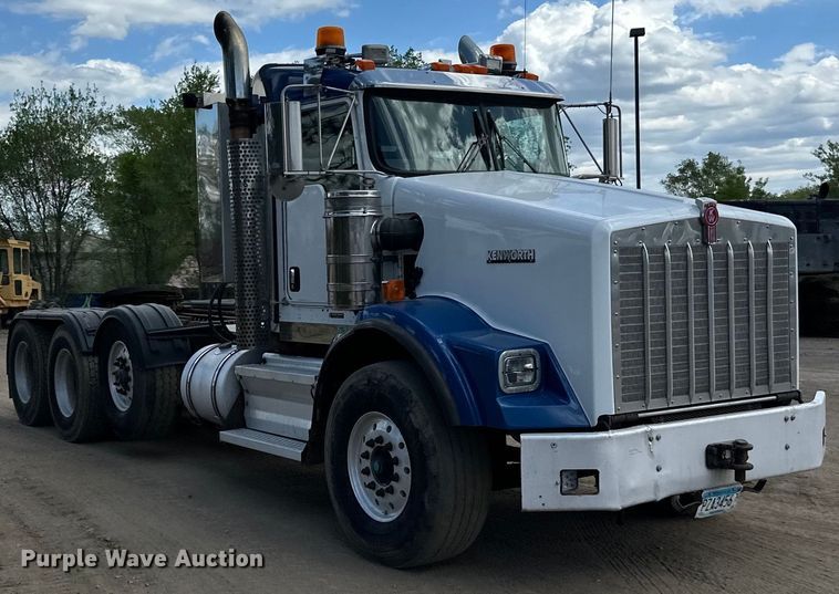 image for item LR9351 2009 Kenworth  T800W semi truck