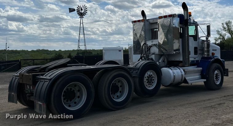 image for item LR9351 2009 Kenworth  T800W semi truck