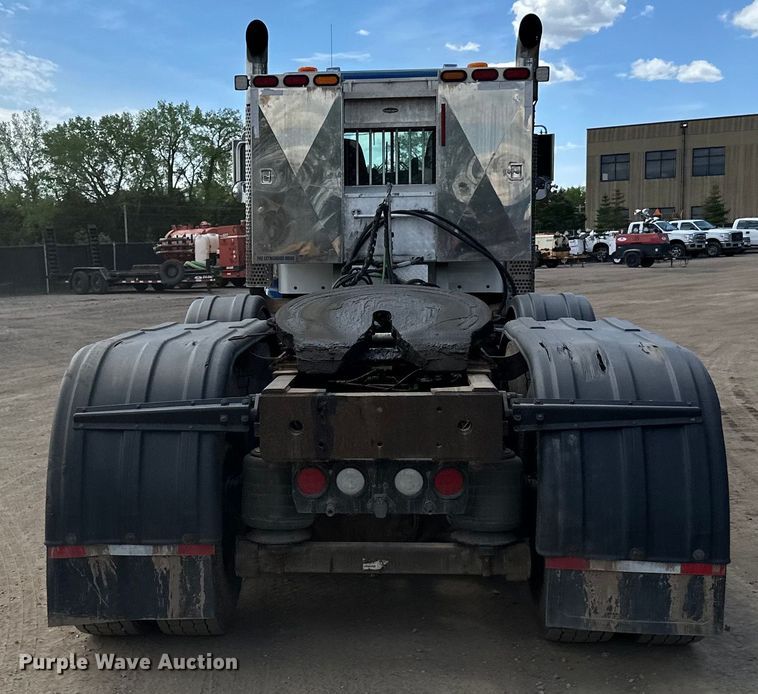 image for item LR9351 2009 Kenworth  T800W semi truck