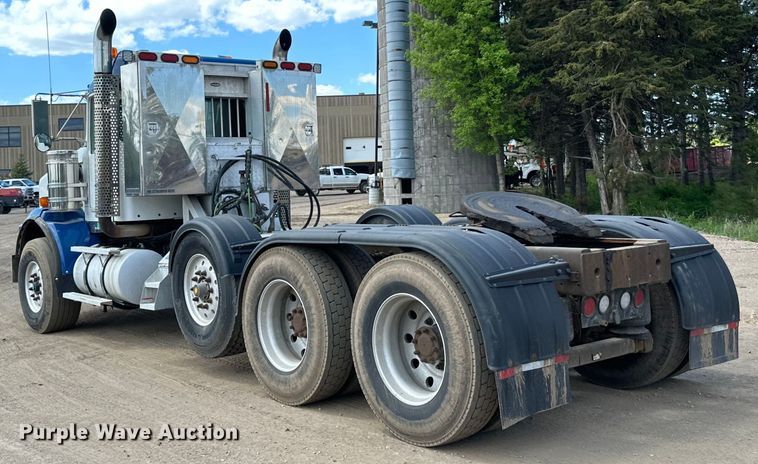 image for item LR9351 2009 Kenworth  T800W semi truck