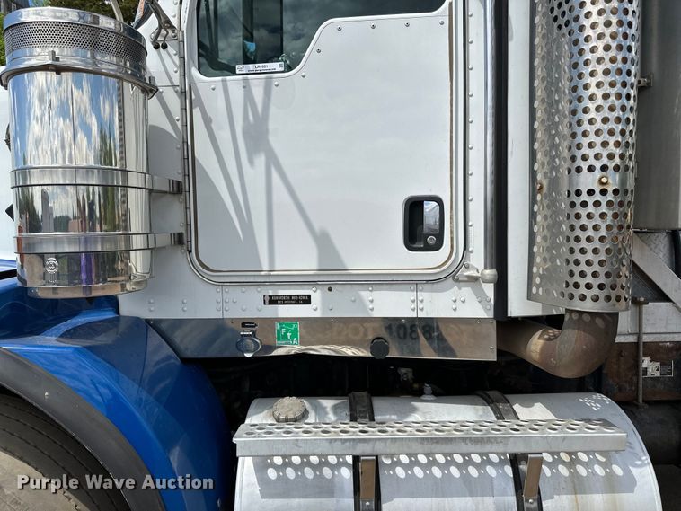 image for item LR9351 2009 Kenworth  T800W semi truck