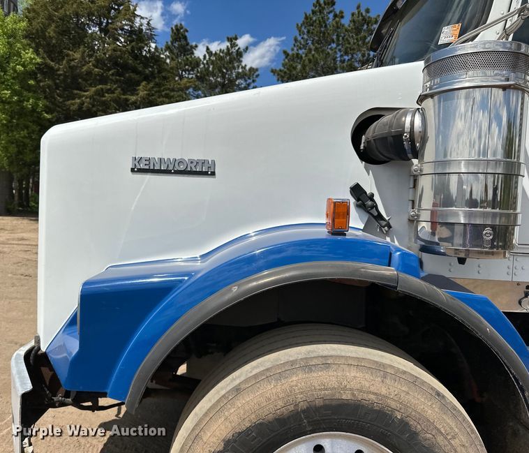 image for item LR9351 2009 Kenworth  T800W semi truck