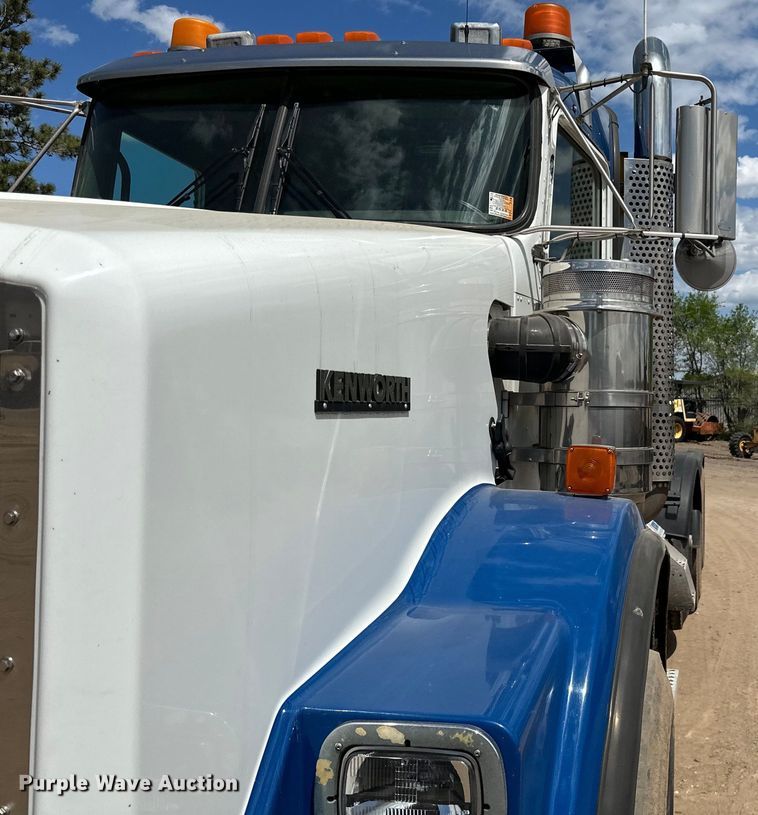 image for item LR9351 2009 Kenworth  T800W semi truck