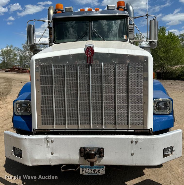 image for item LR9351 2009 Kenworth  T800W semi truck