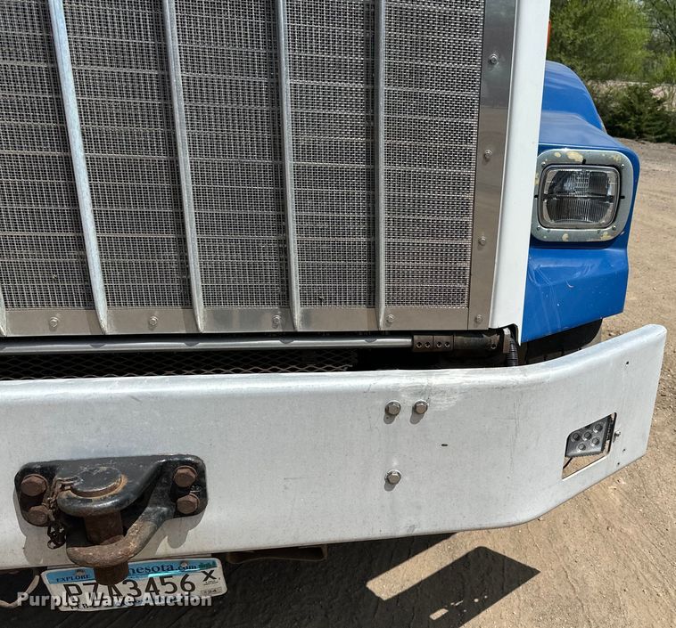 image for item LR9351 2009 Kenworth  T800W semi truck