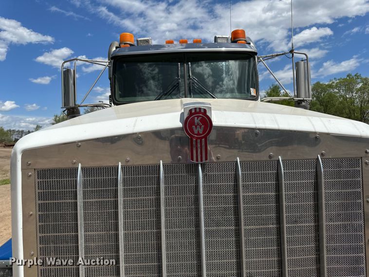 image for item LR9351 2009 Kenworth  T800W semi truck
