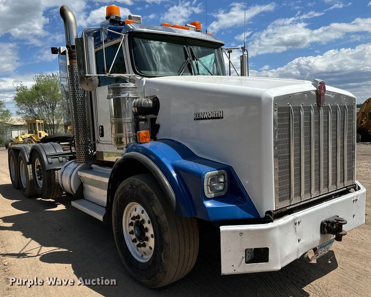 image for item LR9351 2009 Kenworth  T800W semi truck