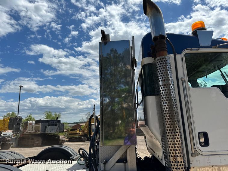 image for item LR9351 2009 Kenworth  T800W semi truck