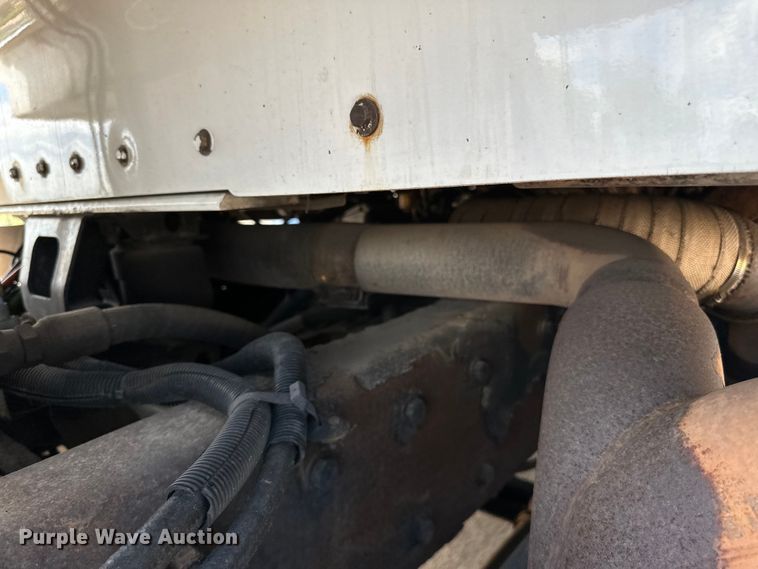 image for item LR9351 2009 Kenworth  T800W semi truck