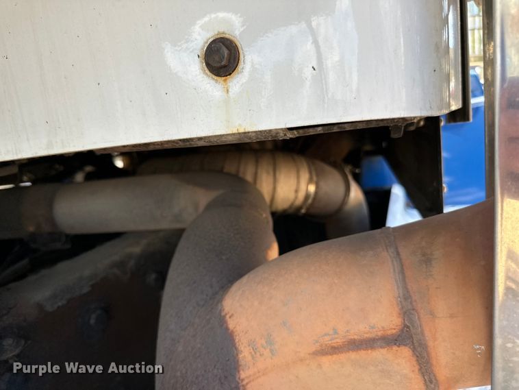 image for item LR9351 2009 Kenworth  T800W semi truck