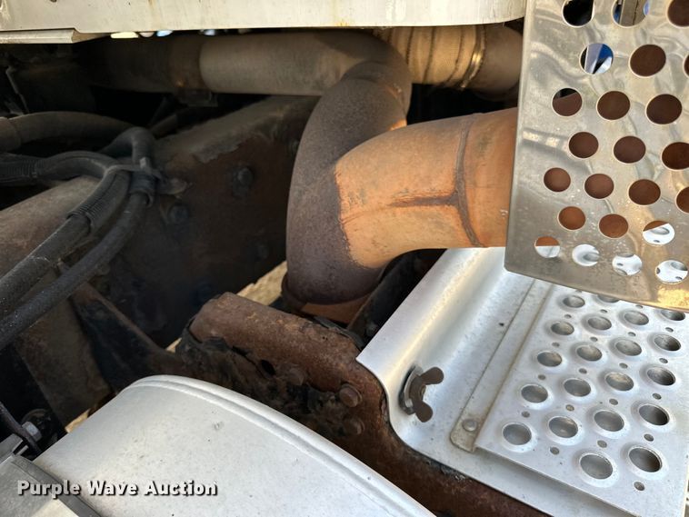 image for item LR9351 2009 Kenworth  T800W semi truck