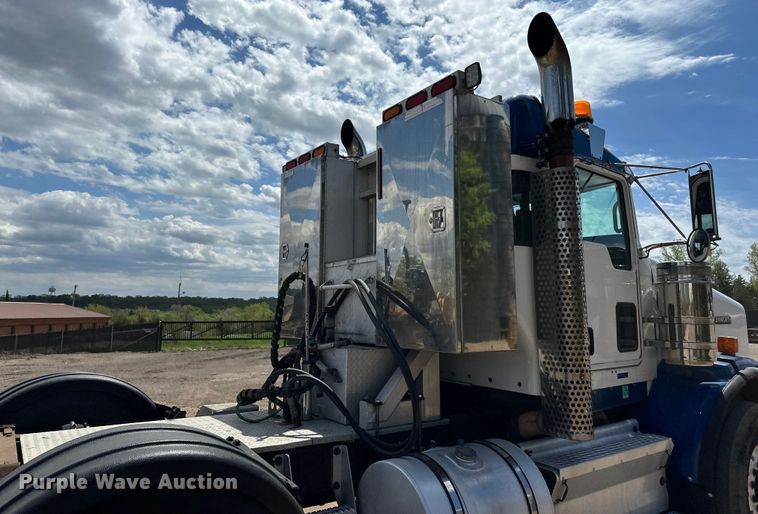 image for item LR9351 2009 Kenworth  T800W semi truck