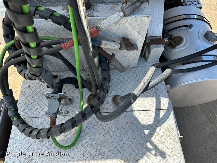 image for item LR9351 2009 Kenworth  T800W semi truck