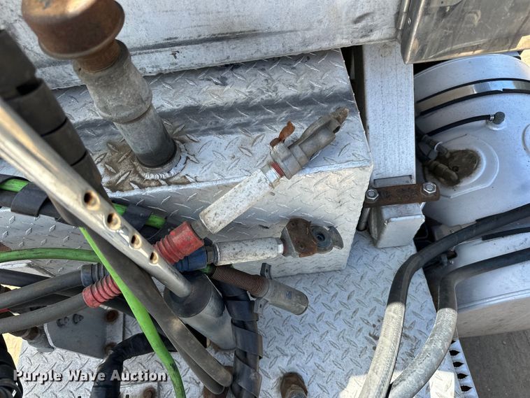 image for item LR9351 2009 Kenworth  T800W semi truck