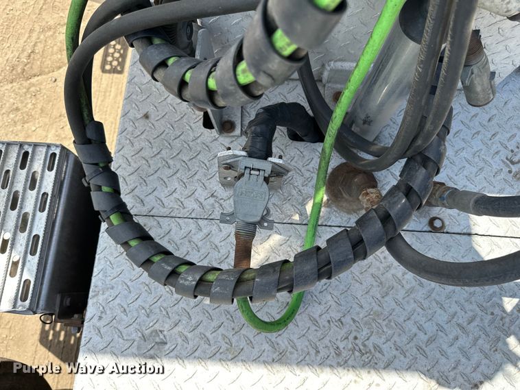 image for item LR9351 2009 Kenworth  T800W semi truck