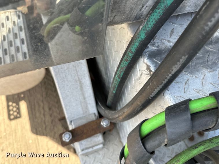 image for item LR9351 2009 Kenworth  T800W semi truck