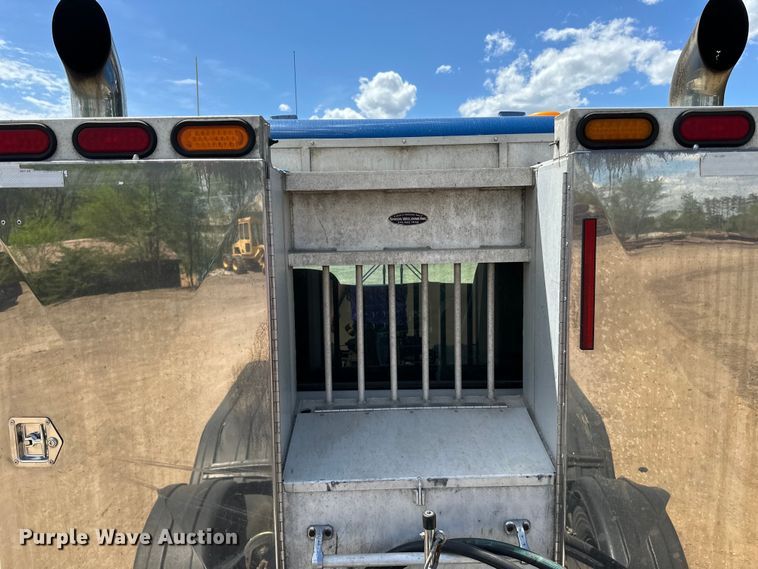 image for item LR9351 2009 Kenworth  T800W semi truck