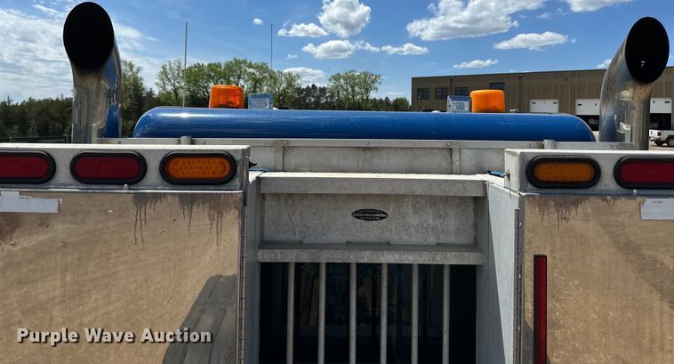 image for item LR9351 2009 Kenworth  T800W semi truck