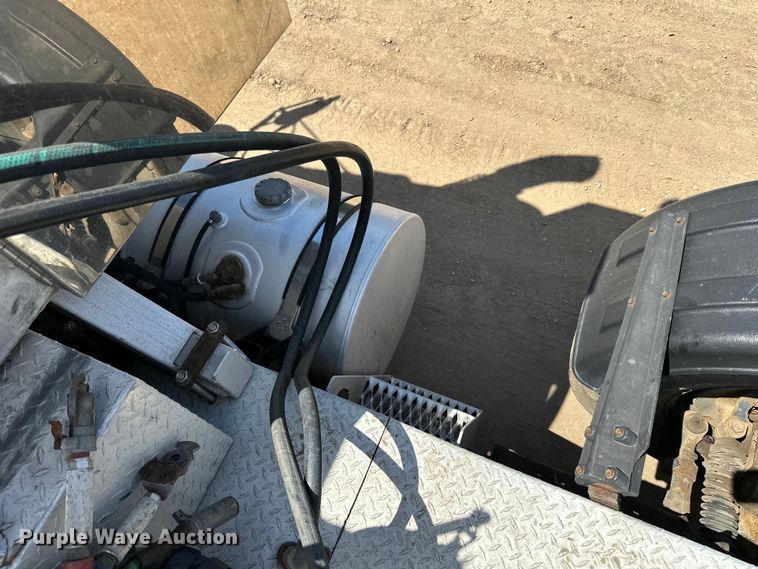 image for item LR9351 2009 Kenworth  T800W semi truck