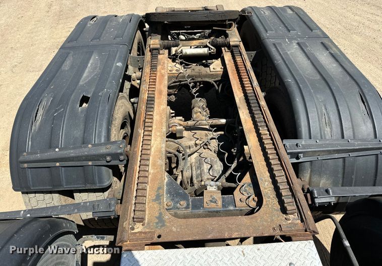 image for item LR9351 2009 Kenworth  T800W semi truck