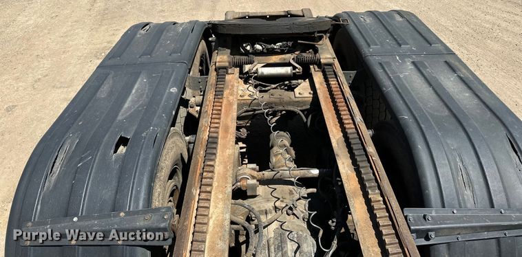 image for item LR9351 2009 Kenworth  T800W semi truck