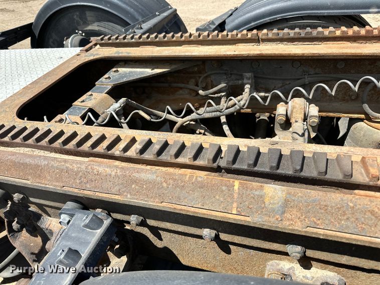 image for item LR9351 2009 Kenworth  T800W semi truck